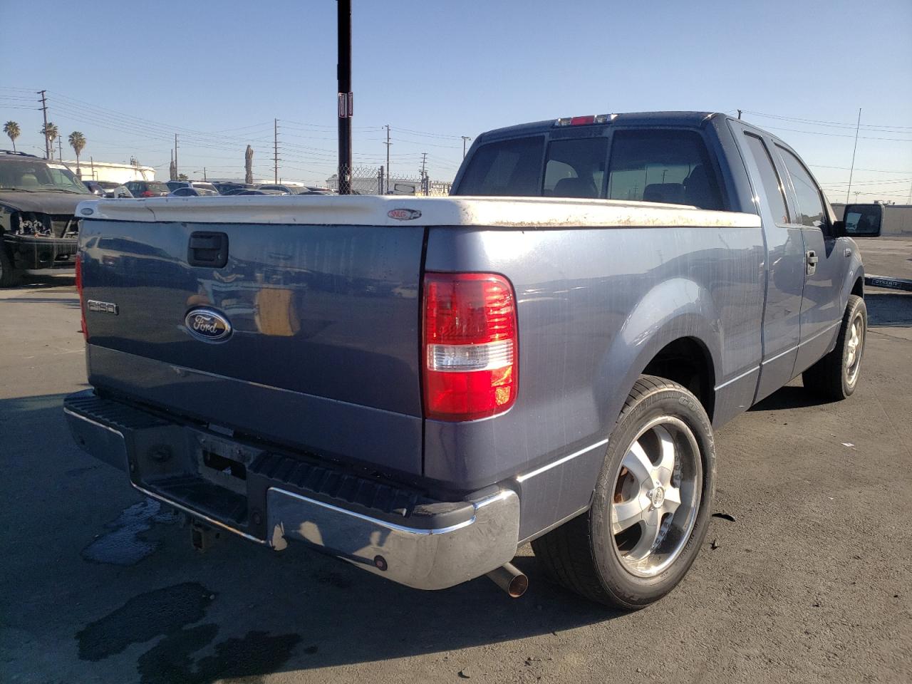 Photo 4 from auction – 2005 FORD F-150 with VIN 1FTRX12W45FB54788