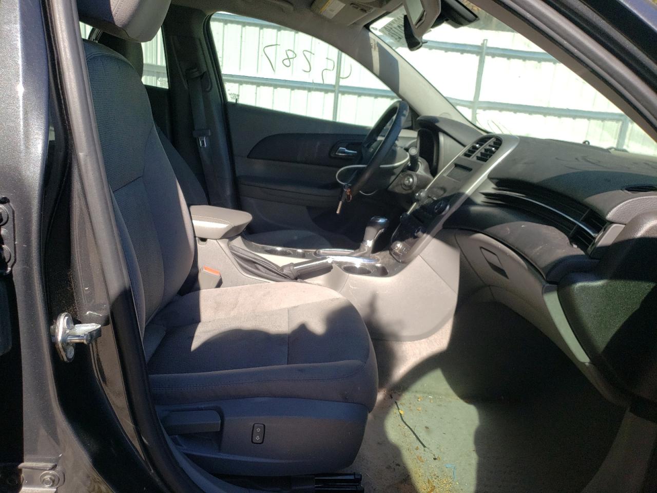 Photo 5 from auction – 2015 CHEVROLET MALIBU LS with VIN 1G11B5SL0FF213192
