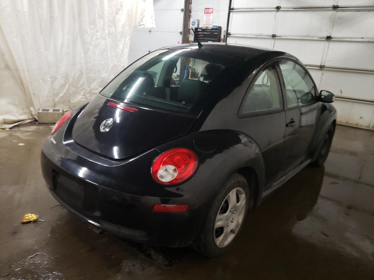 Photo 4 from auction – 2010 VOLKSWAGEN NEW BEETLE with VIN 3VWPW3AG2AM021471