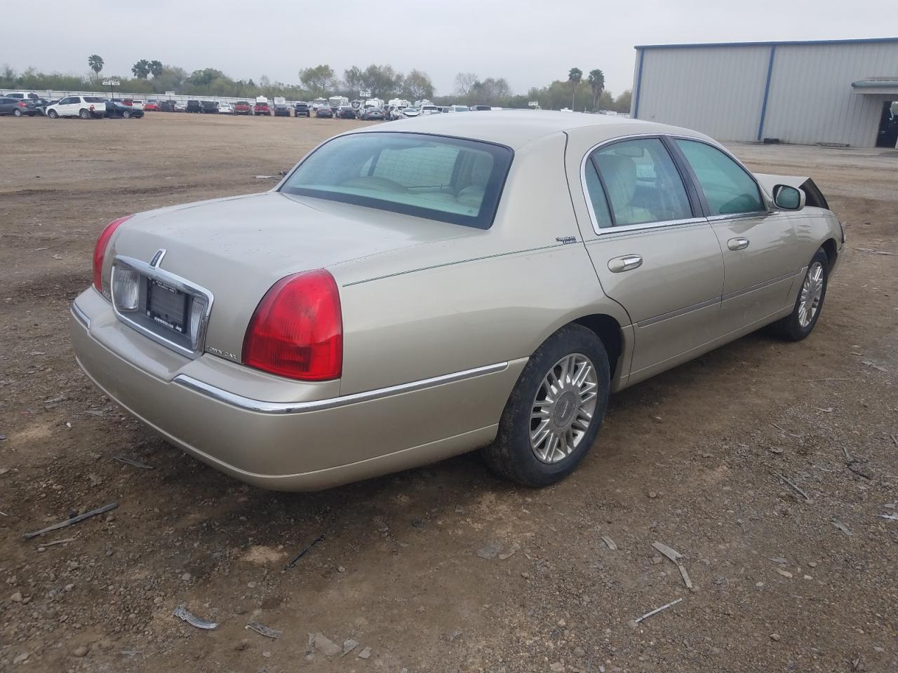 Photo 4 from auction – 2011 LINCOLN TOWN CAR S with VIN 2LNBL8CV0BX750620
