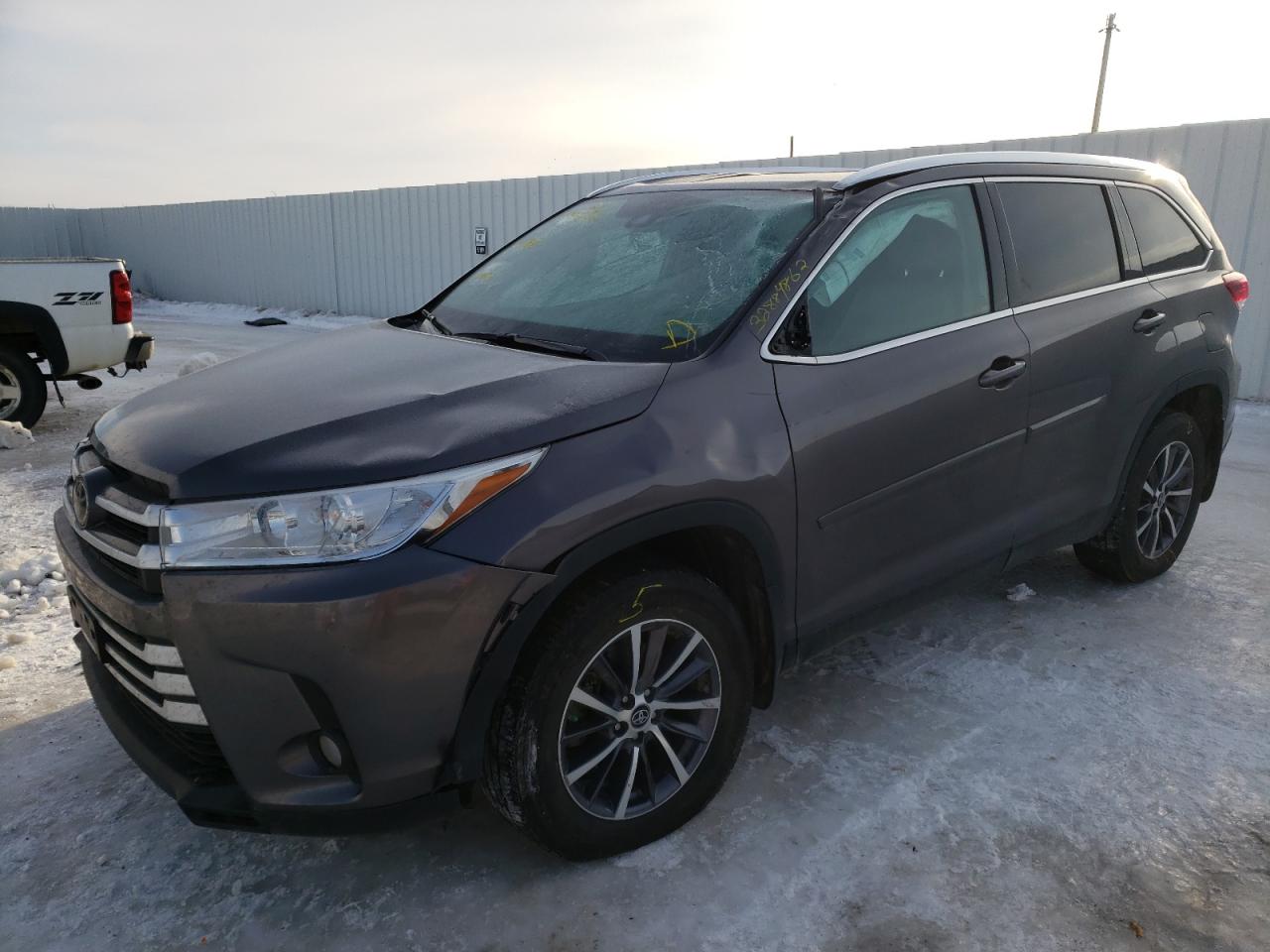 Photo 2 from auction – 2019 TOYOTA HIGHLANDER with VIN 5TDJZRFH1KS946569