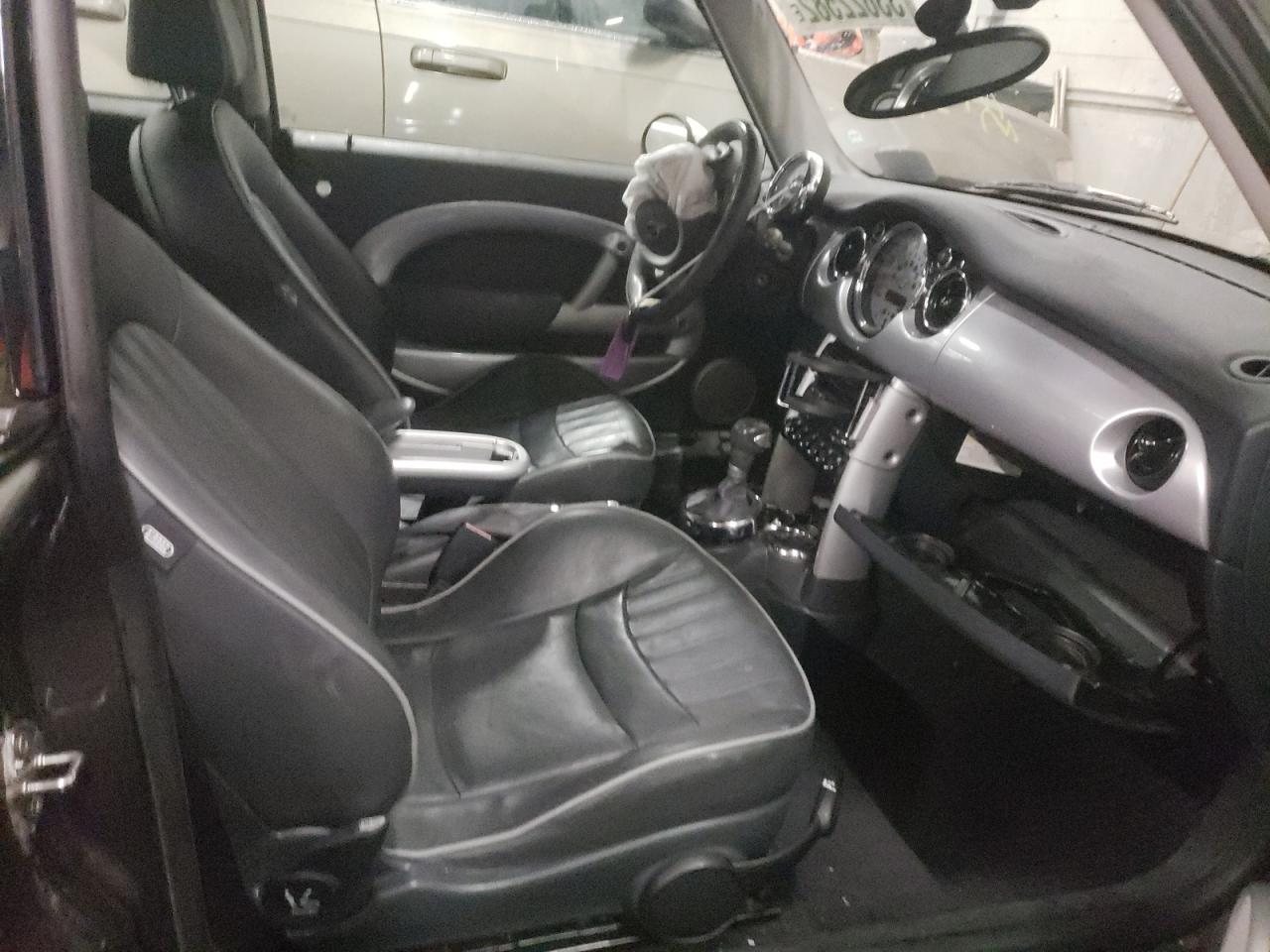 Photo 5 from auction – 2006 MINI COOPER S with VIN WMWRE33536TJ39304