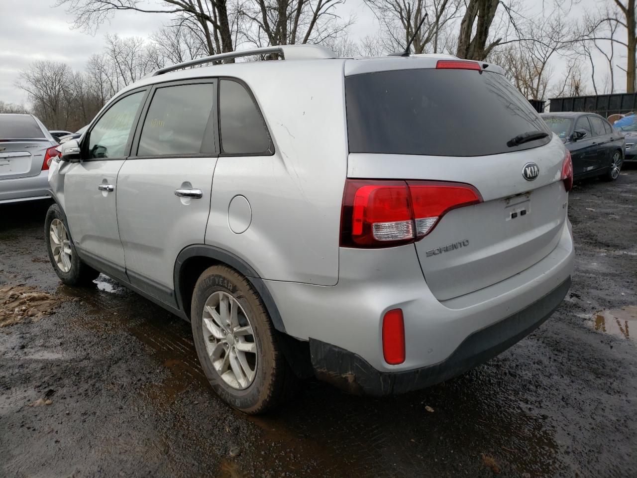 Photo 3 from auction – 2015 KIA SORENTO LX with VIN 5XYKTCA62FG584697
