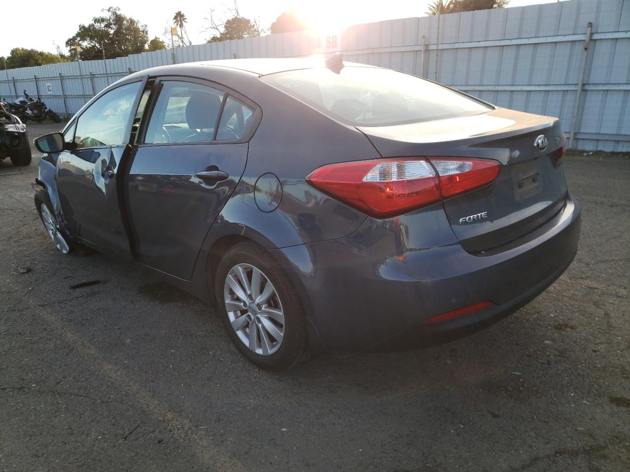 Photo 3 from auction – 2016 KIA FORTE LX with VIN KNAFX4A60G5564693