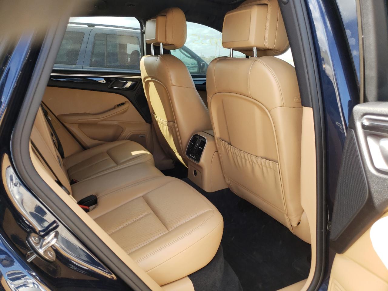 Photo 6 from auction – 2018 PORSCHE MACAN with VIN WP1AA2A54JLB16386