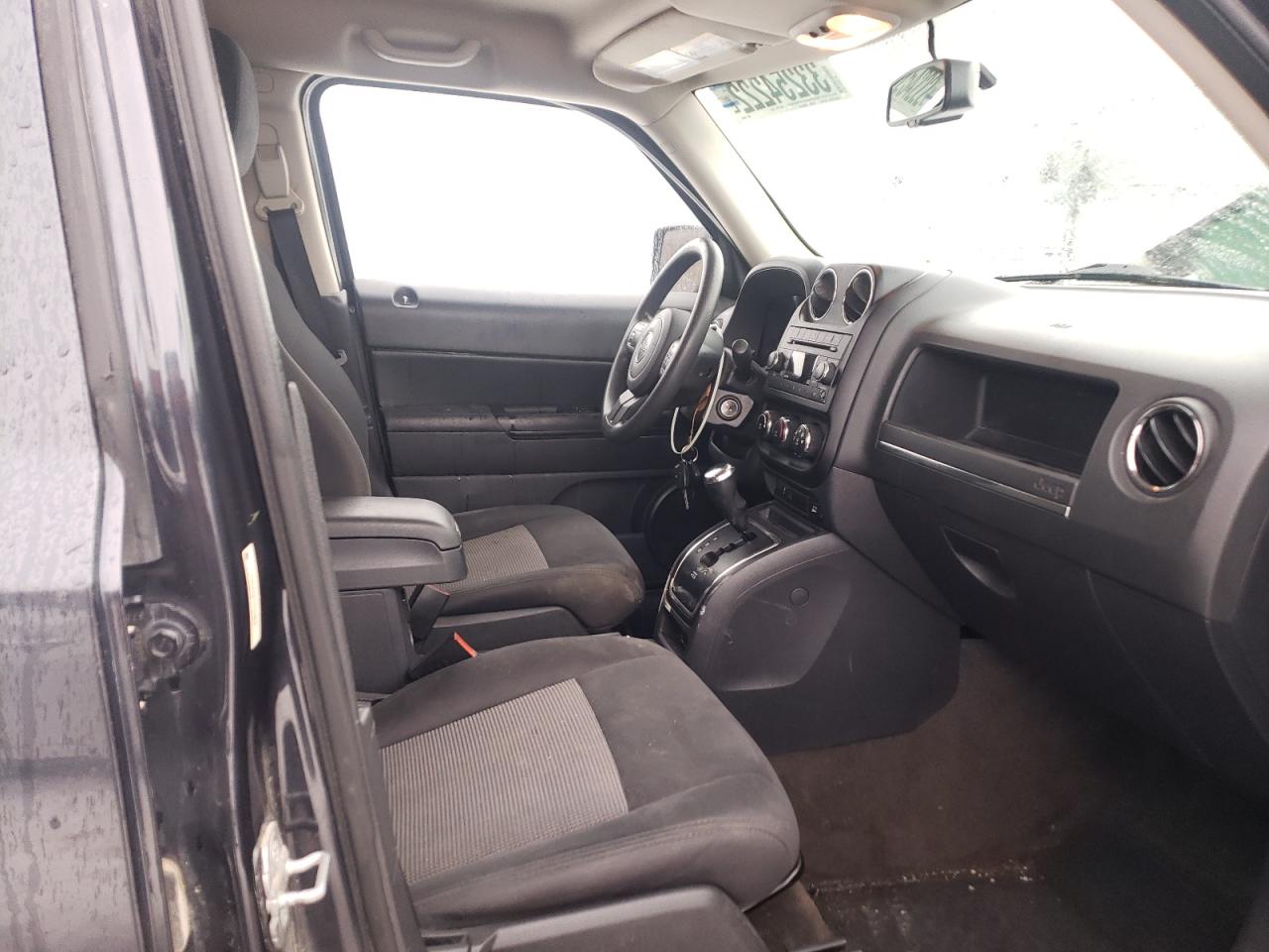 Photo 5 from auction – 2014 JEEP PATRIOT with VIN 1C4NJRABXED779978