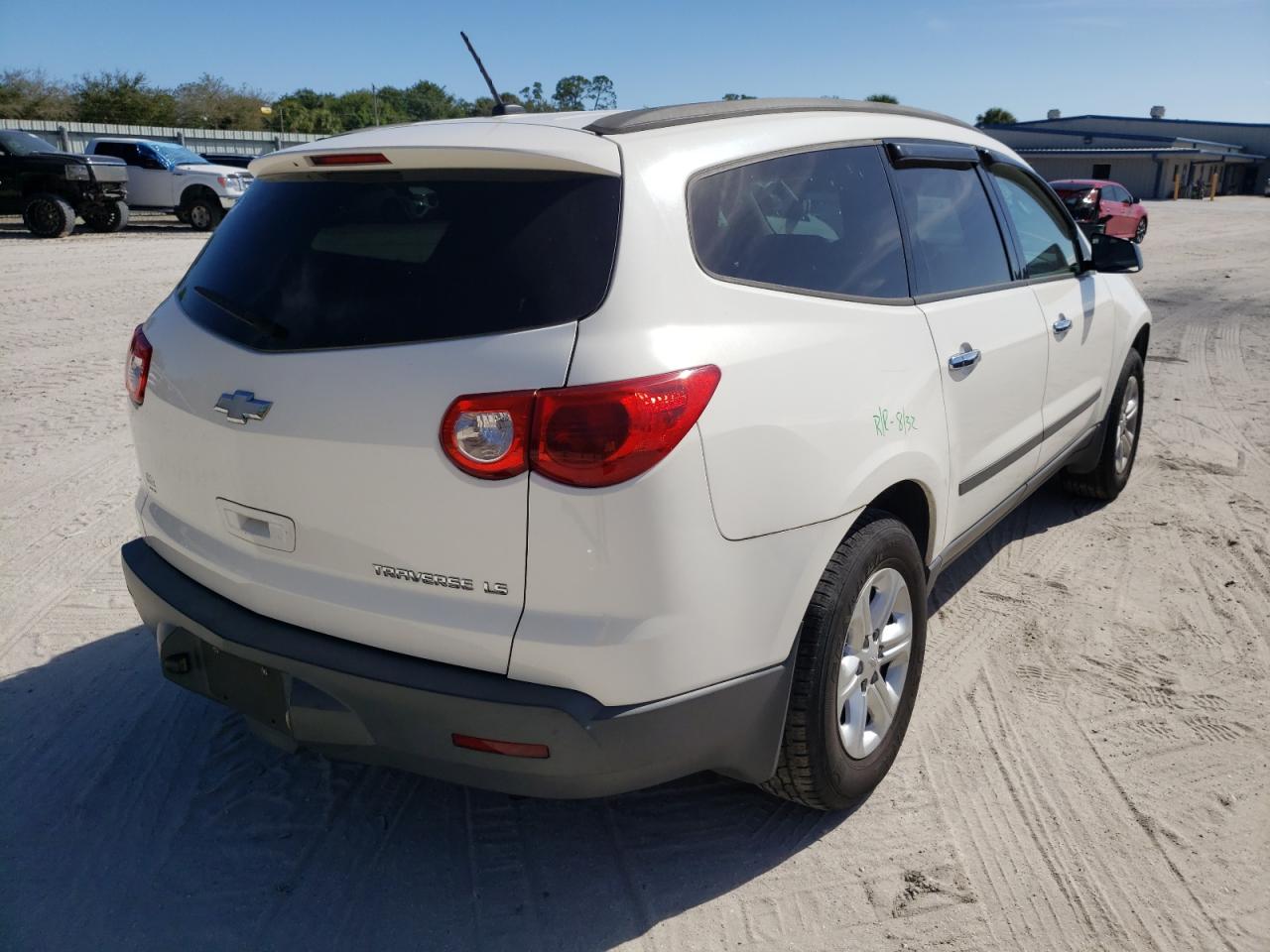 Photo 4 from auction – 2011 CHEVROLET TRAVERSE L with VIN 1GNKRFEDXBJ404683