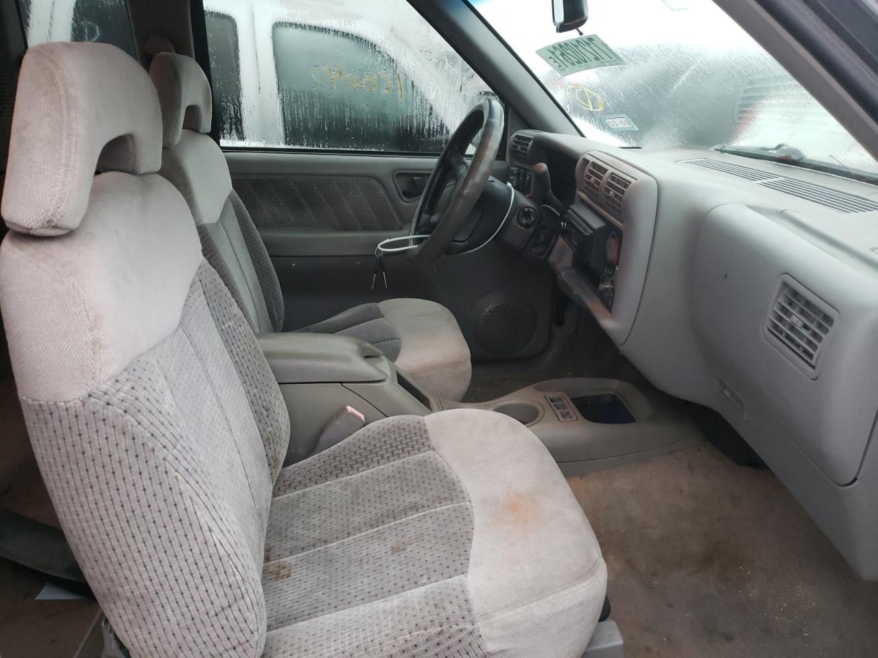 Photo 5 from auction – 1996 GMC SONOMA with VIN 1GTCS19X0T8519908