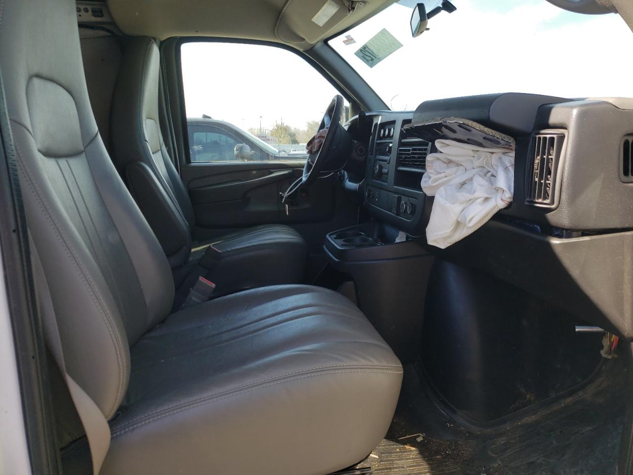 Photo 5 from auction – 2015 CHEVROLET EXPRESS G2 with VIN 1GCWGFCF5F1263273