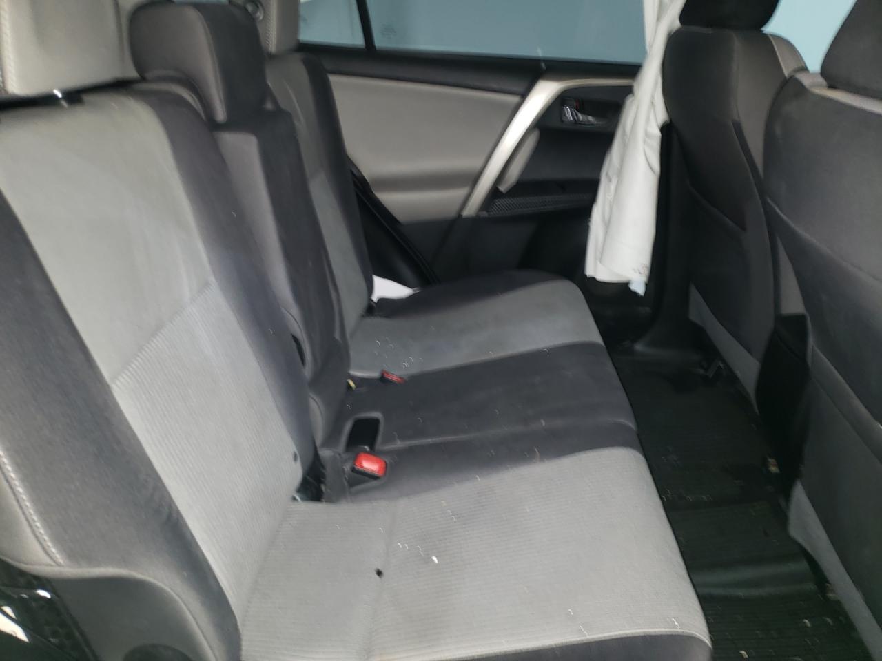Photo 6 from auction – 2015 TOYOTA RAV4 XLE with VIN 2T3RFREV1FW237289