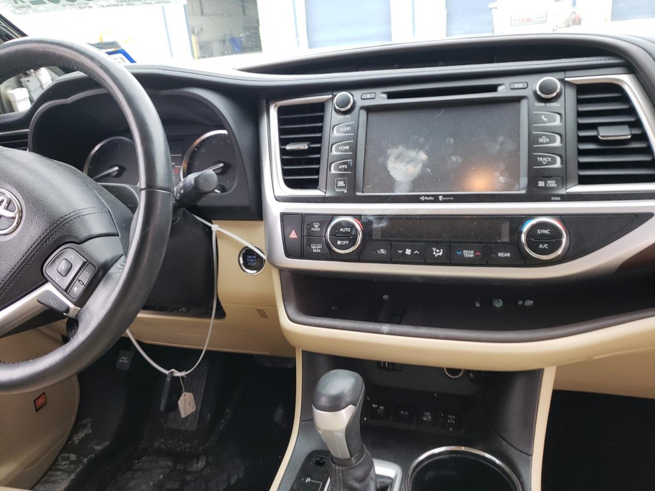 Photo 9 from auction – 2015 TOYOTA HIGHLANDER with VIN 5TDDKRFH3FS171358