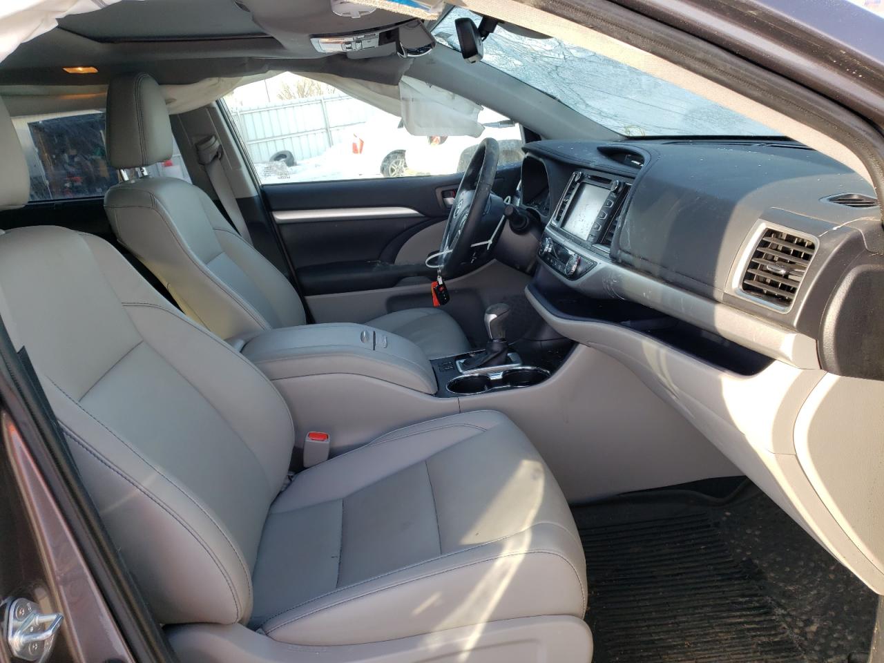 Photo 5 from auction – 2019 TOYOTA HIGHLANDER with VIN 5TDJZRFH1KS946569