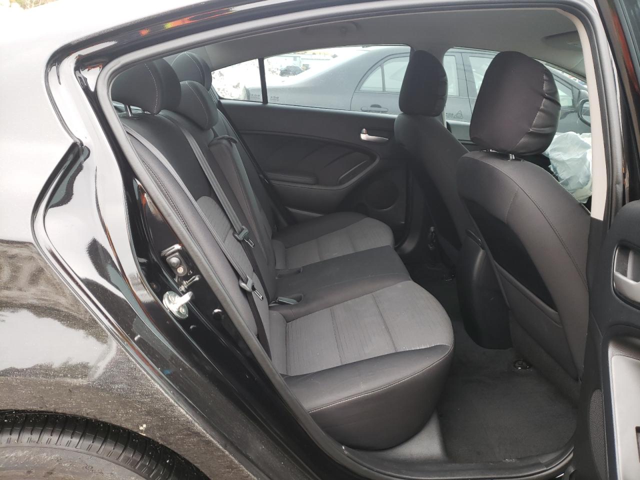 Photo 6 from auction – 2018 KIA FORTE LX with VIN 3KPFL4A72JE172625