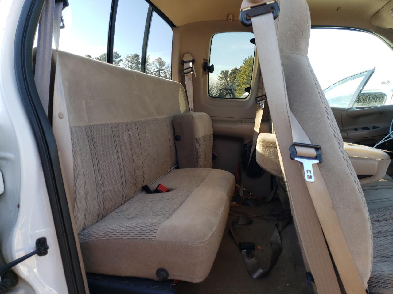 Photo 6 from auction – 1998 FORD F150 with VIN 1FTRX18L7WKC45219