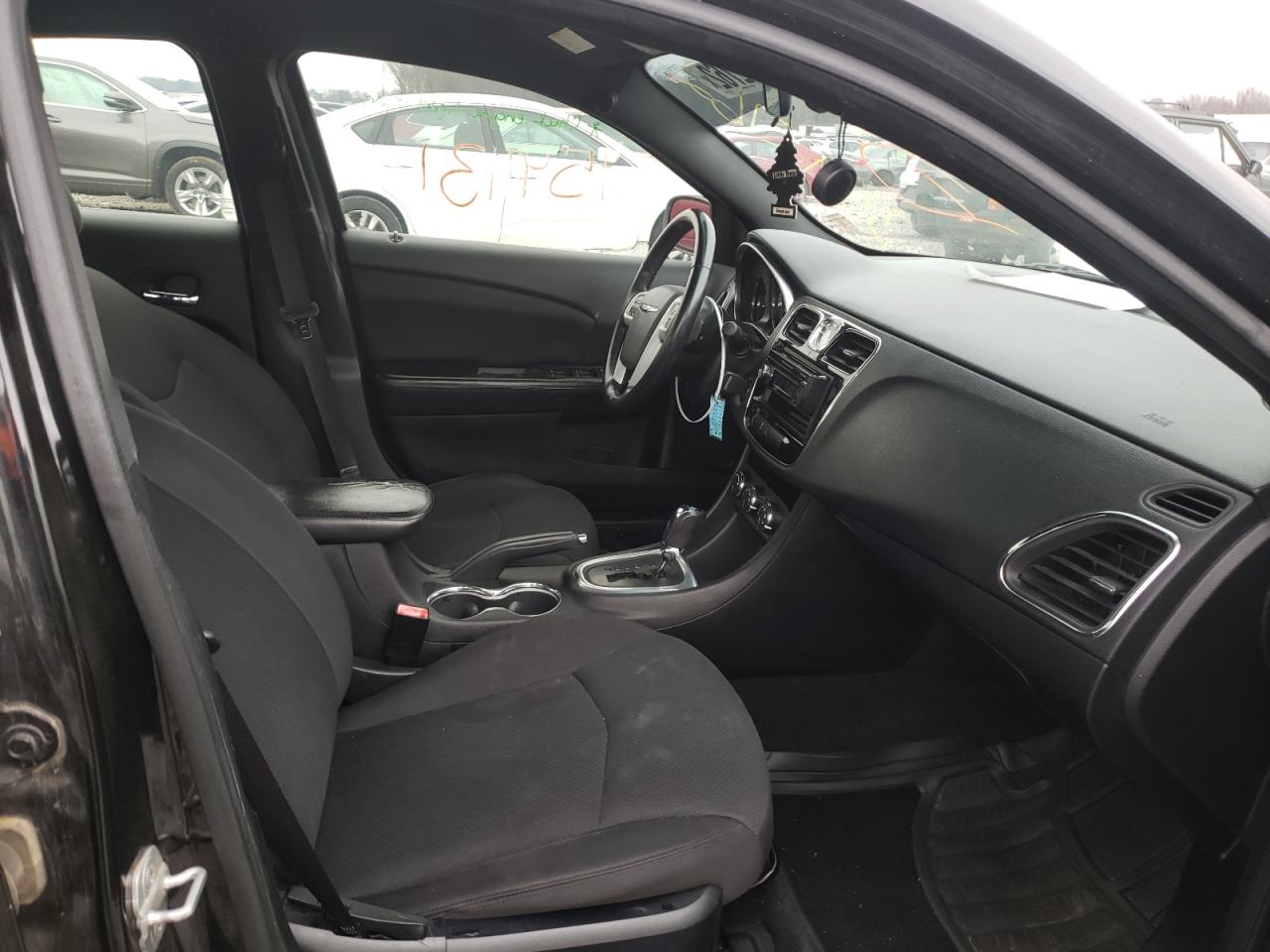 Photo 5 from auction – 2014 CHRYSLER 200 TOURIN with VIN 1C3CCBBG5EN115220