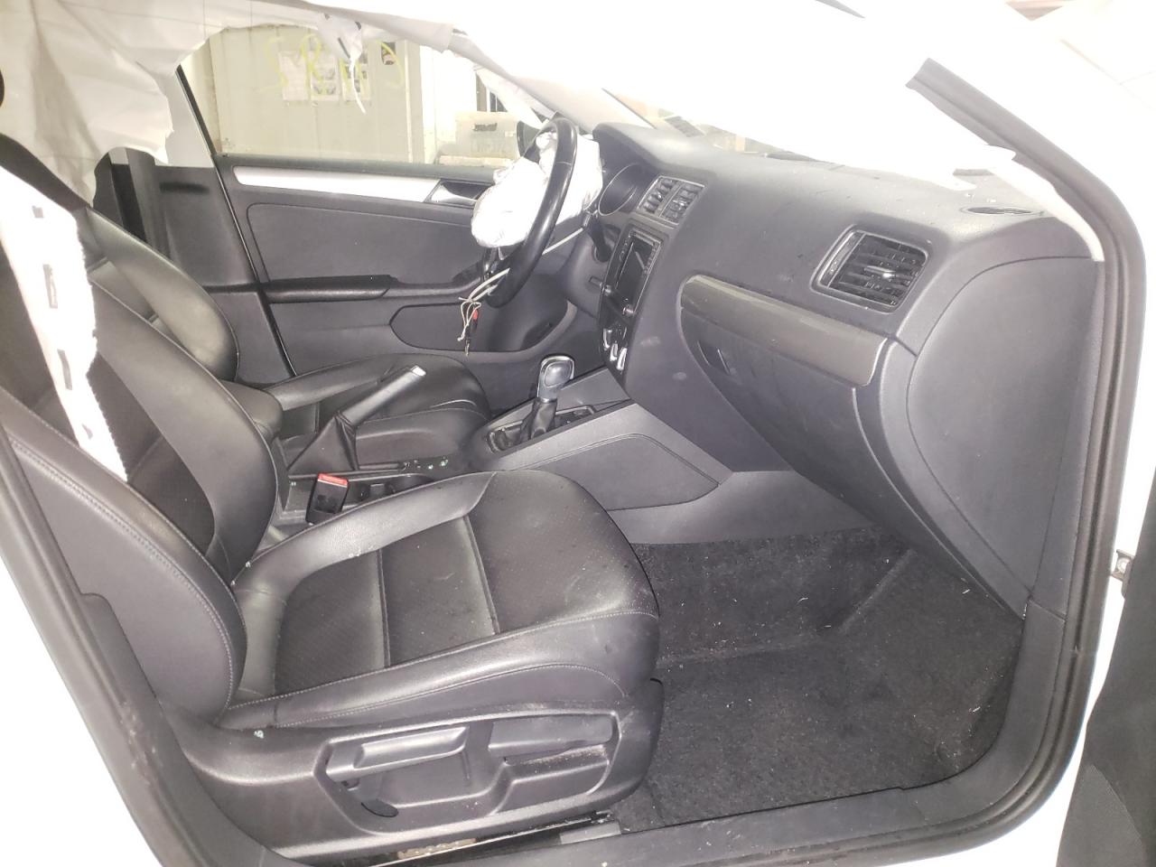 Photo 5 from auction – 2017 VOLKSWAGEN JETTA SE with VIN 3VWDB7AJ1HM413854