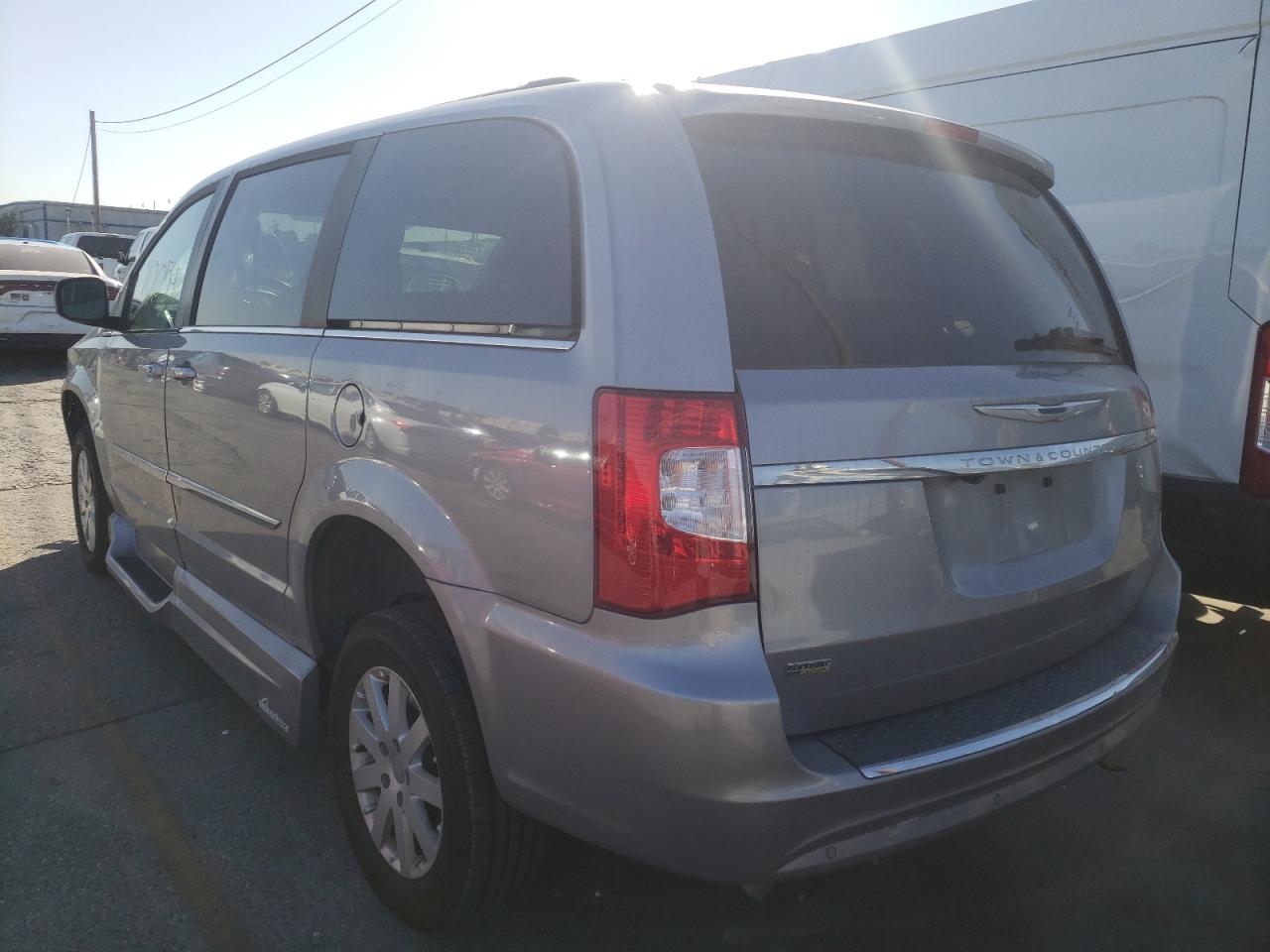 Photo 3 from auction – 2015 CHRYSLER TOWN & COU with VIN 2C4RC1BG3FR609693
