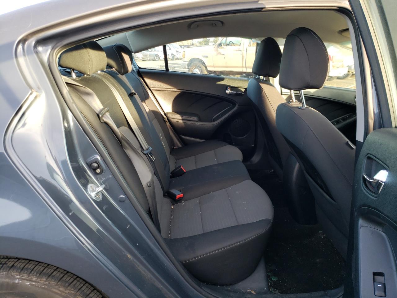 Photo 6 from auction – 2016 KIA FORTE LX with VIN KNAFX4A60G5564693