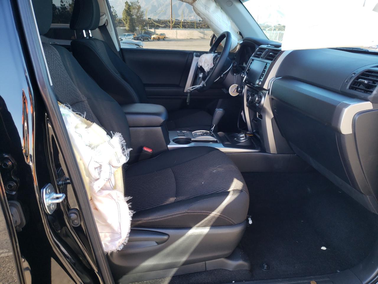 Photo 5 from auction – 2021 TOYOTA 4RUNNER SR with VIN JTEBU5JR1M5919789