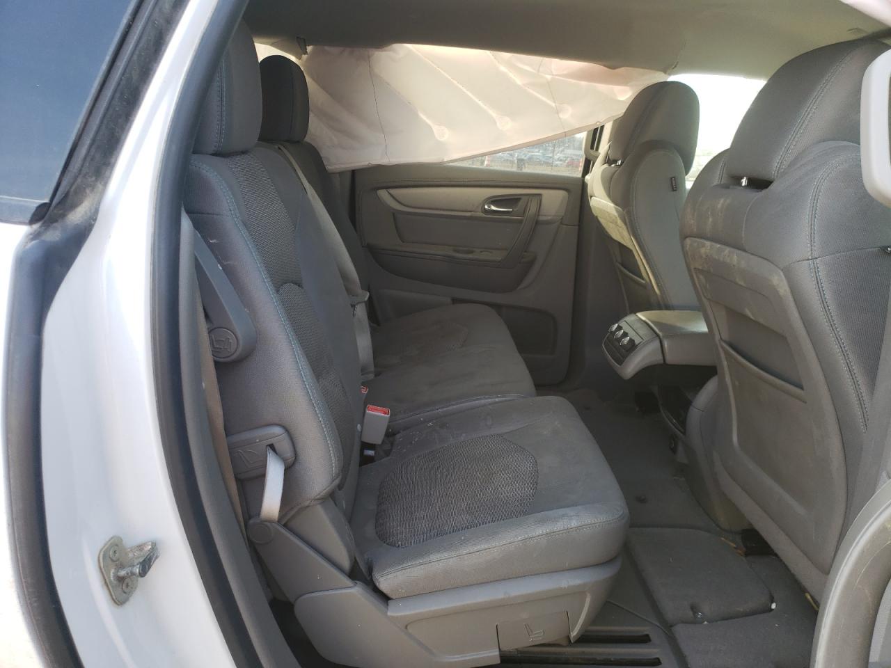 Photo 6 from auction – 2017 CHEVROLET TRAVERSE L with VIN 1GNKRFKD1HJ277951