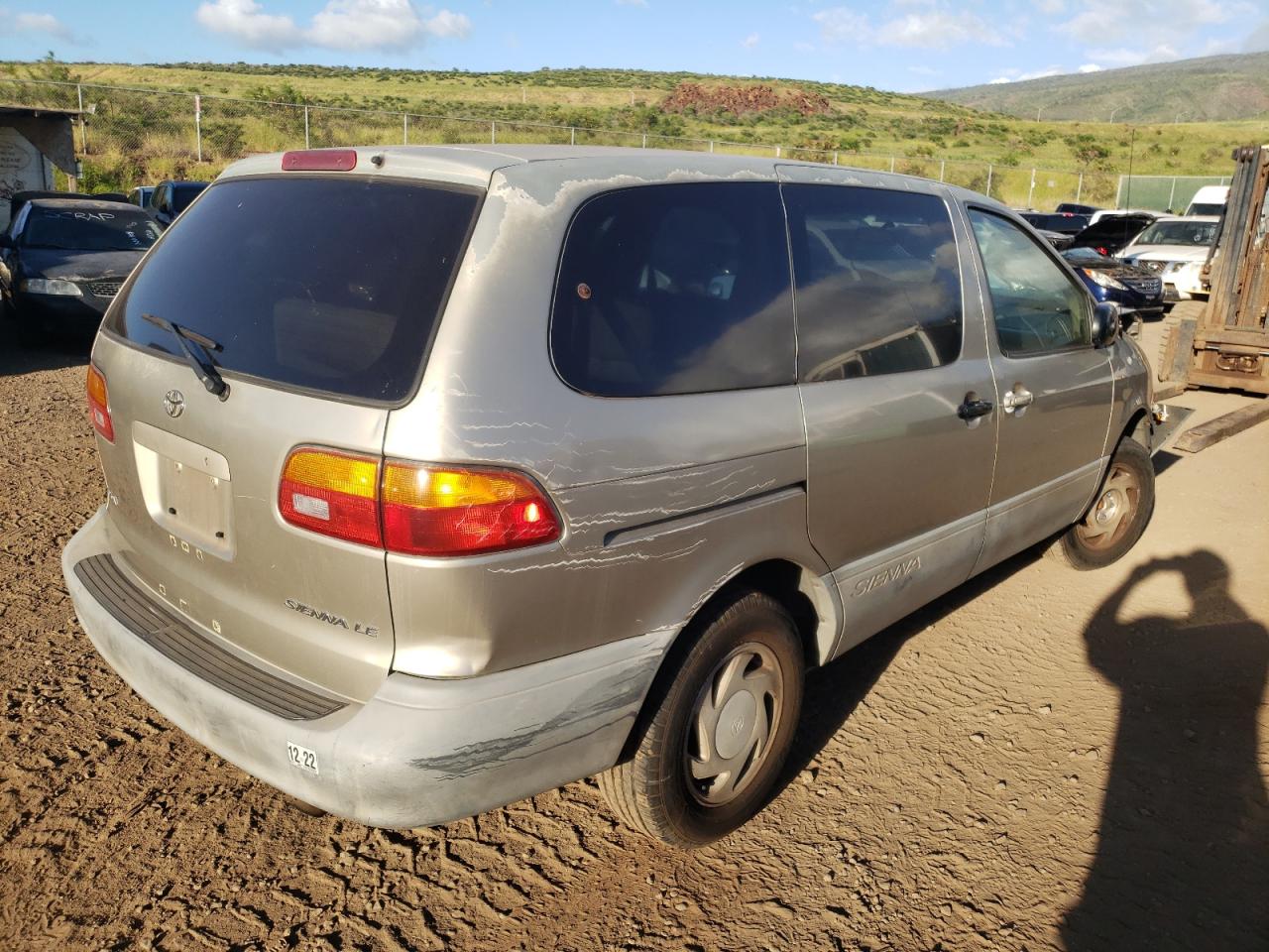 Photo 4 from auction – 2000 TOYOTA SIENNA LE with VIN 4T3ZF13C2YU252292