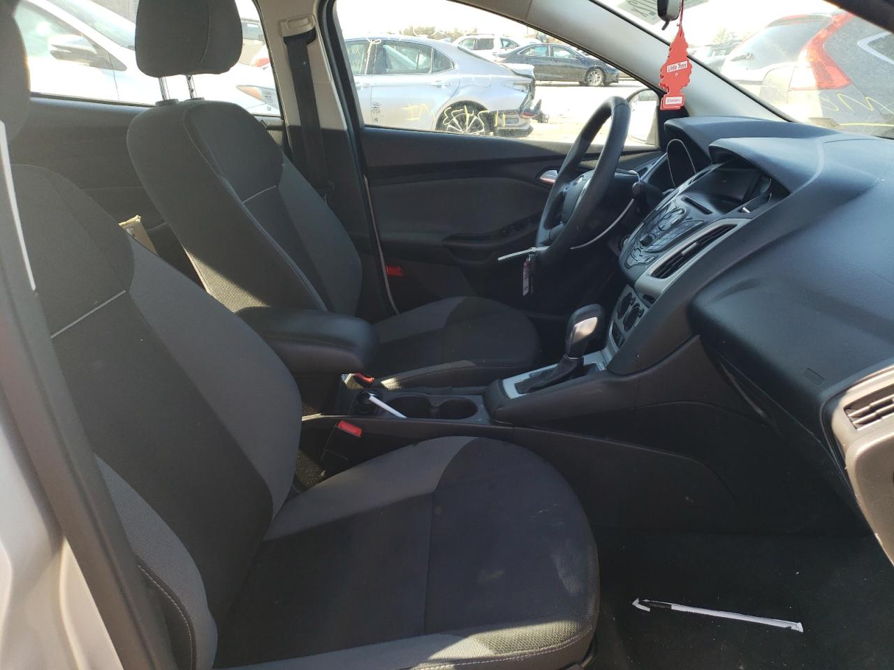 Zdjęcie 5 z aukcji – 2014 FORD FOCUS SE z VIN 1FADP3F24EL403661