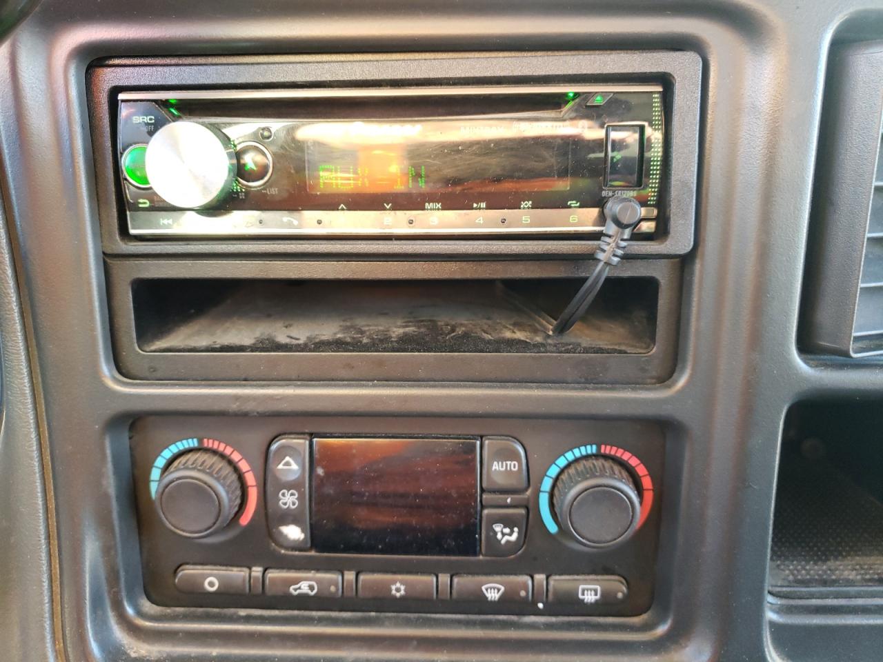 Photo 9 from auction – 2007 GMC NEW SIERRA with VIN 1GTHK33D57F137813