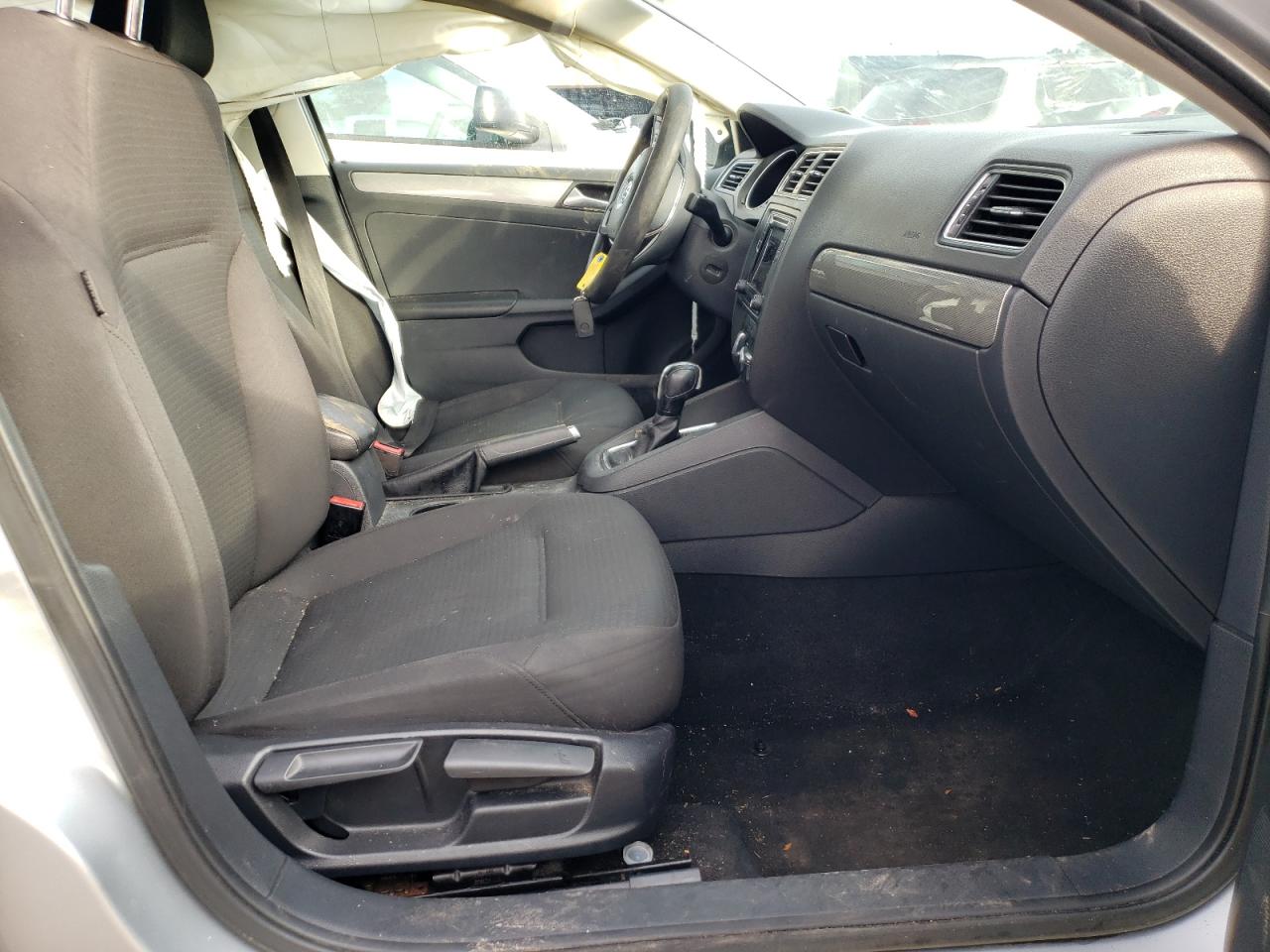 Photo 5 from auction – 2016 VOLKSWAGEN JETTA SE with VIN 3VWD67AJ4GM235960