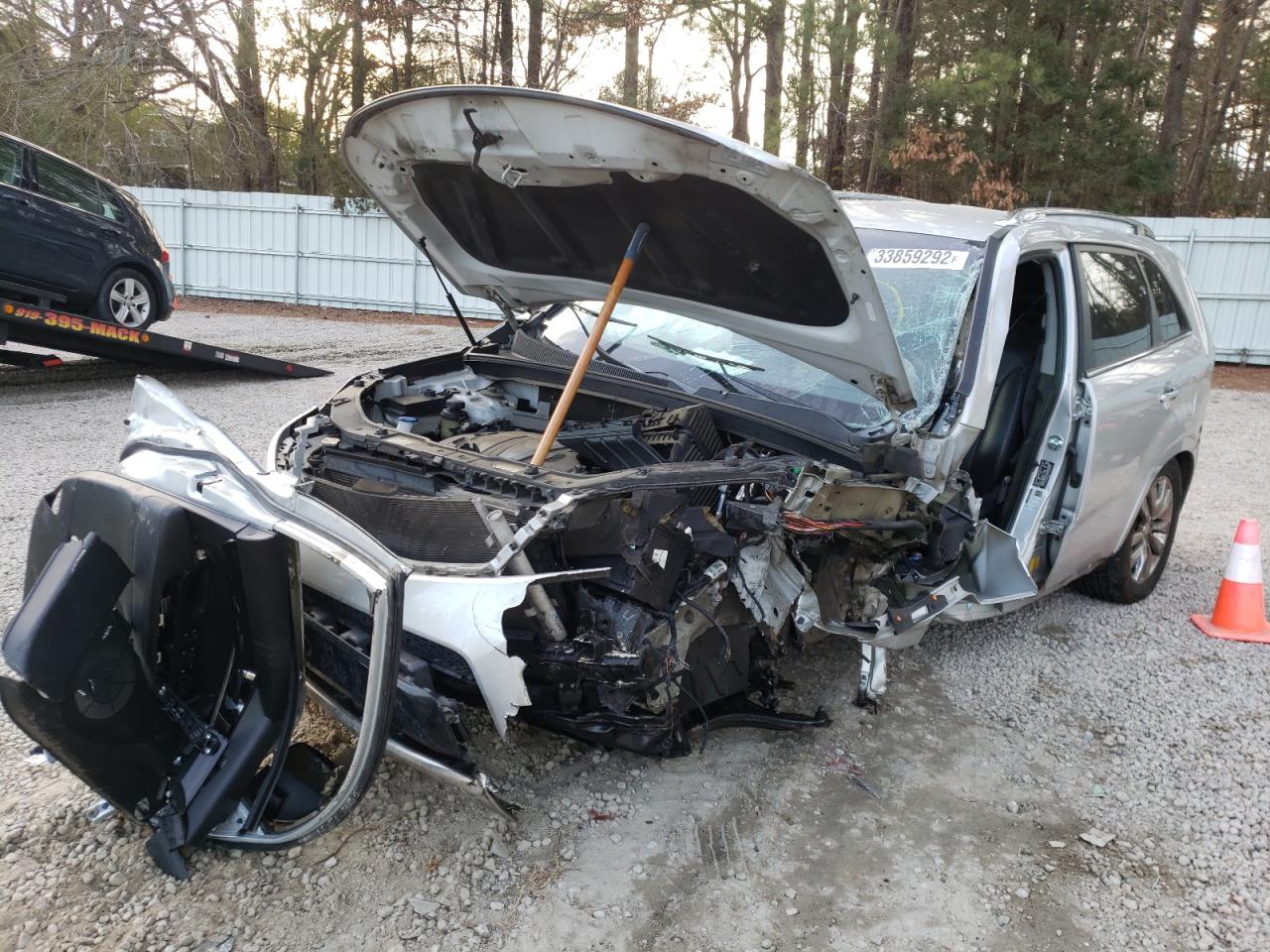 Photo 2 from auction – 2012 KIA SORENTO SX with VIN 5XYKWDA27CG287771