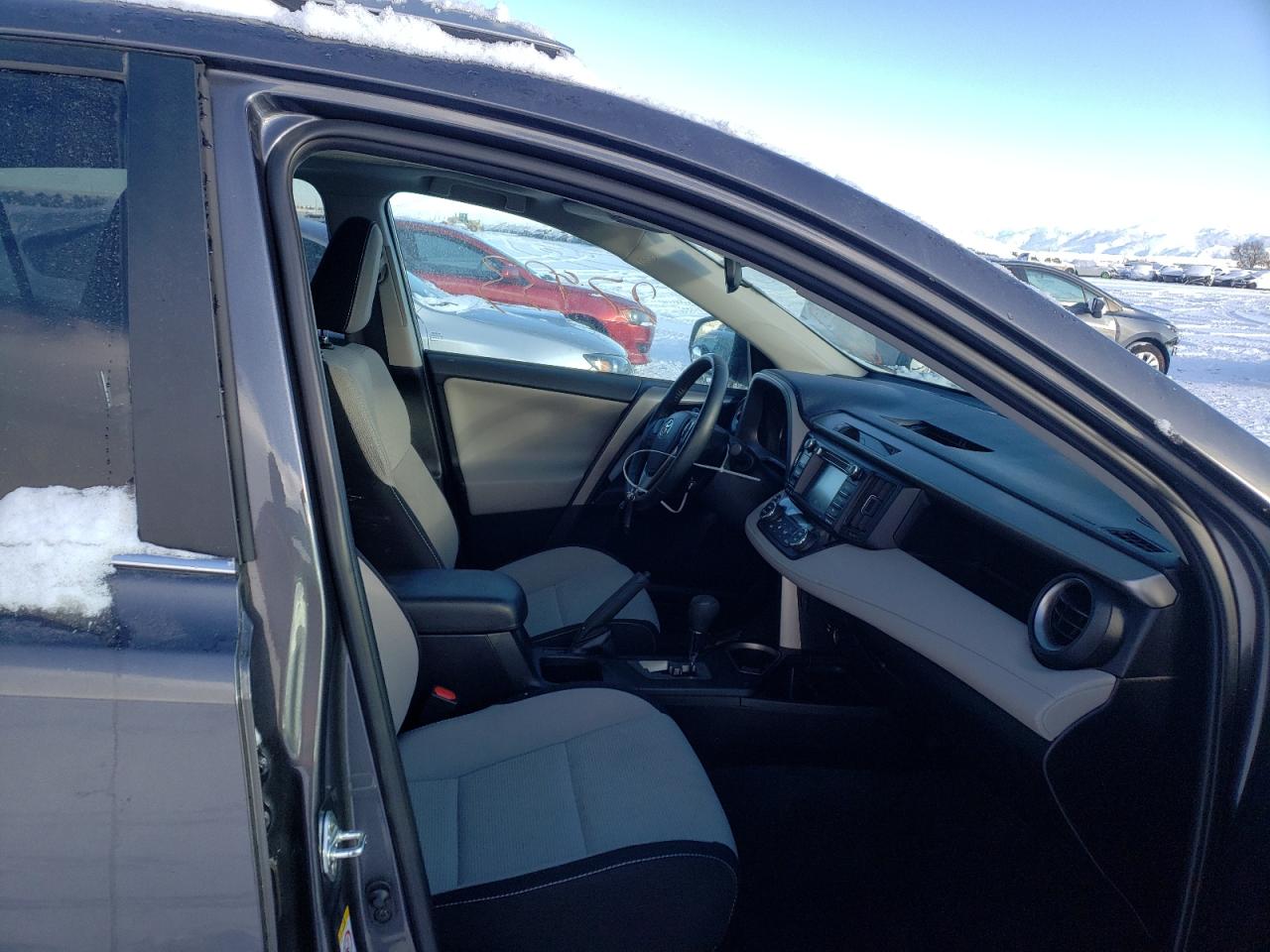 Photo 5 from auction – 2018 TOYOTA RAV4 ADVEN with VIN 2T3RFREV6JW747890