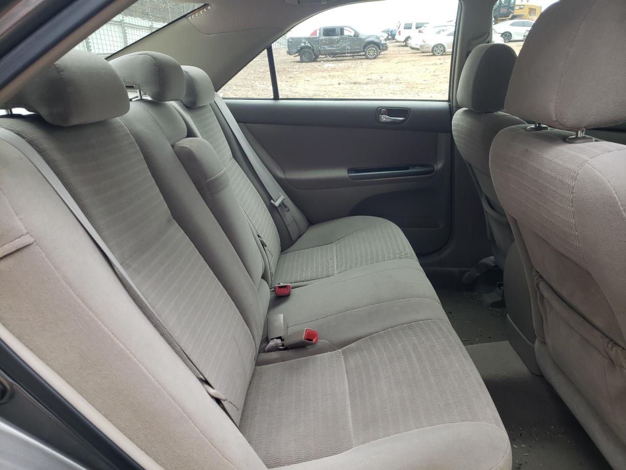 Photo 6 from auction – 2005 TOYOTA CAMRY LE with VIN 4T1BE32K25U550774