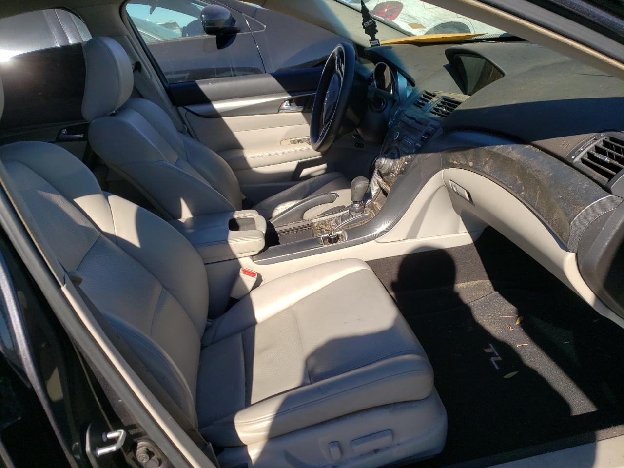 Photo 5 from auction – 2014 ACURA TL TECH with VIN 19UUA8F54EA000683