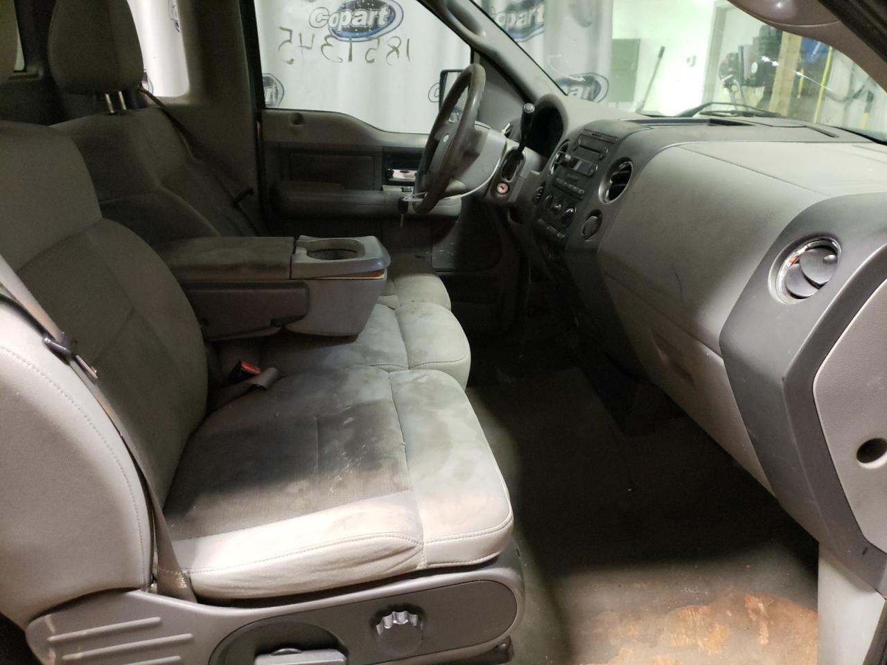 Photo 5 from auction – 2004 FORD F150 with VIN 1FTRF14W44NB61552