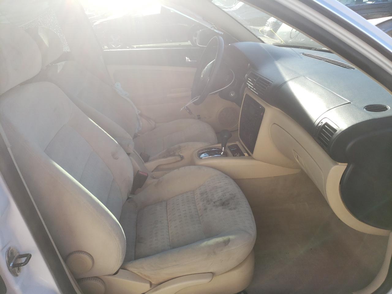 Photo 5 from auction – 2004 VOLKSWAGEN PASSAT GLS with VIN WVWPD63B84P040116