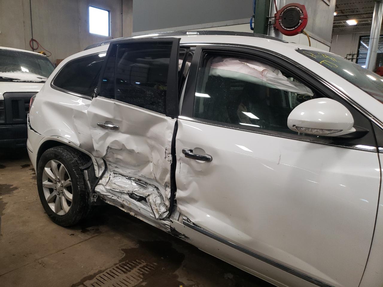 Photo 9 from auction – 2017 BUICK ENCLAVE with VIN 5GAKVCKD3HJ273484