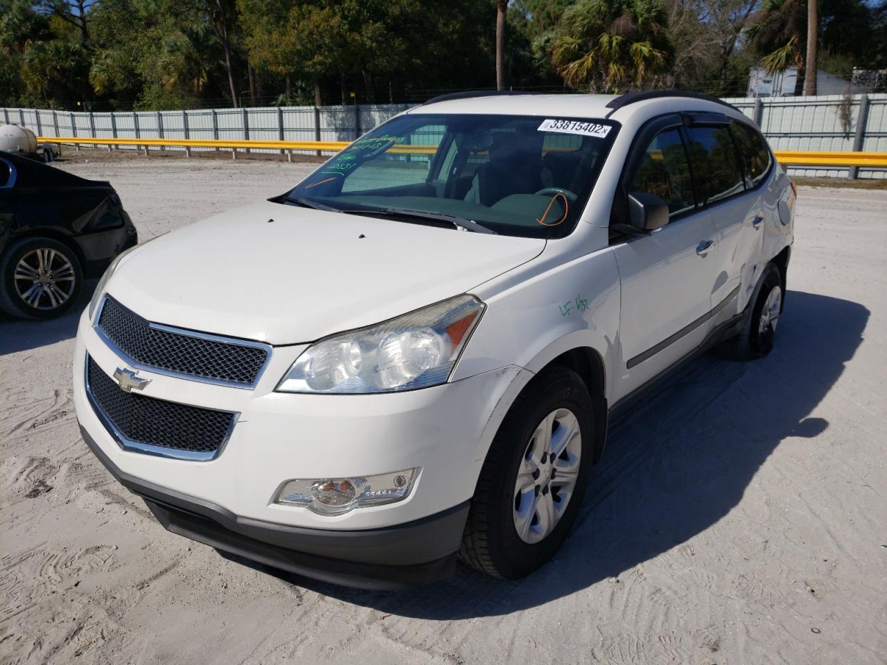 Photo 2 from auction – 2011 CHEVROLET TRAVERSE L with VIN 1GNKRFEDXBJ404683
