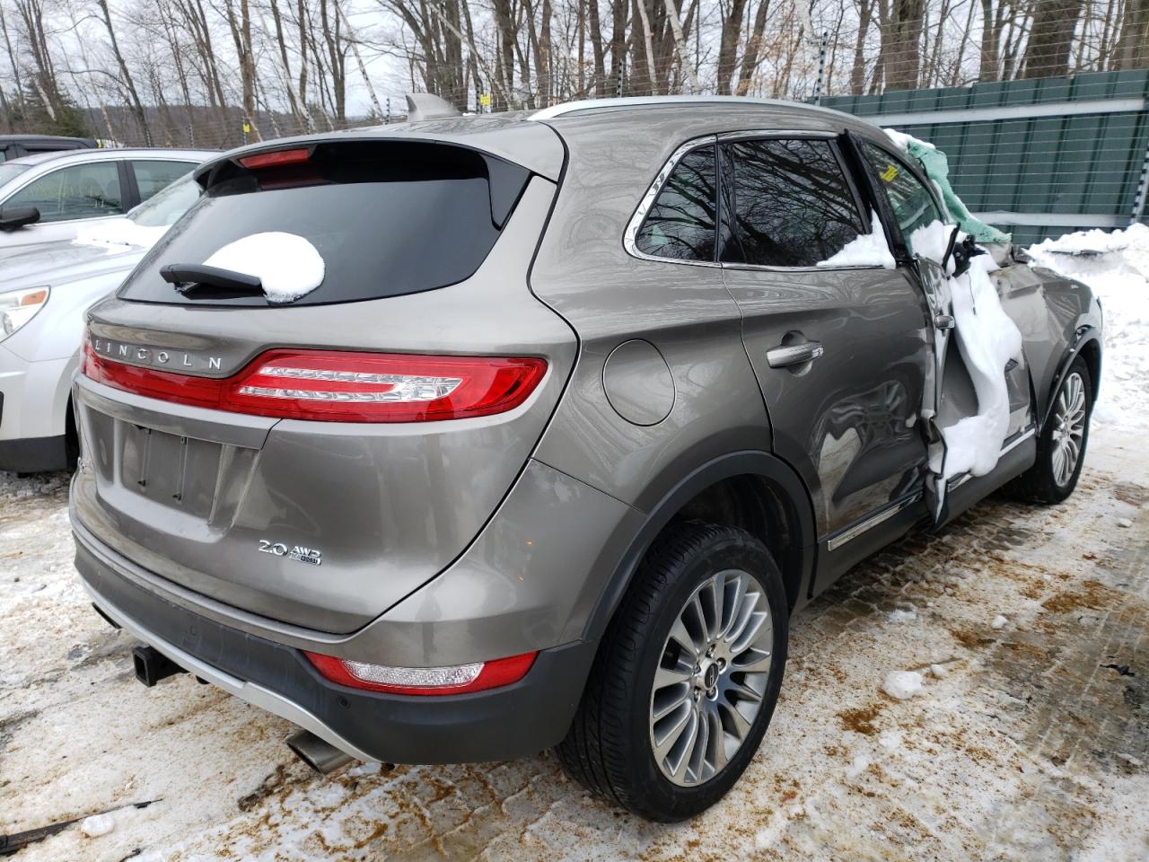 Photo 4 from auction – 2016 LINCOLN MKC RESERV with VIN 5LMCJ3D96GUJ29845