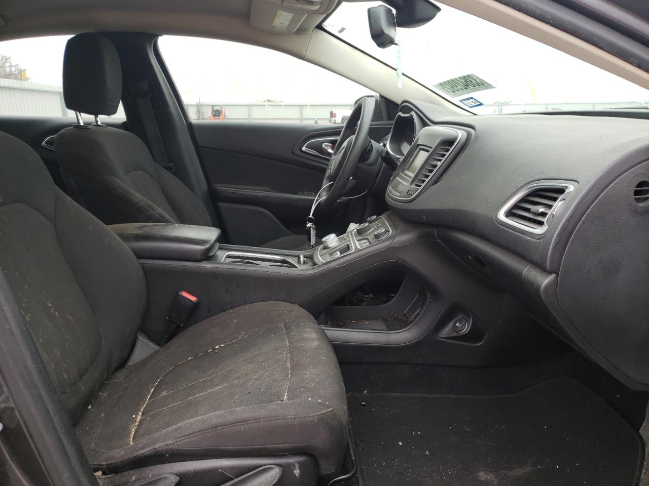 Photo 5 from auction – 2015 CHRYSLER 200 LIMITE with VIN 1C3CCCABXFN676588