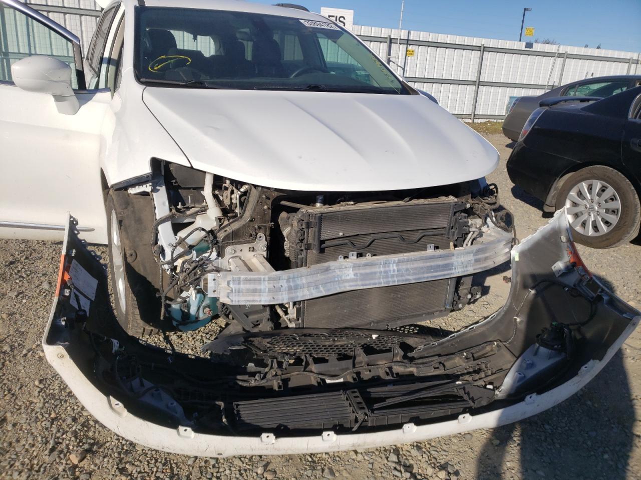 Photo 9 from auction – 2017 CHRYSLER PACIFICA T with VIN 2C4RC1BG9HR831528