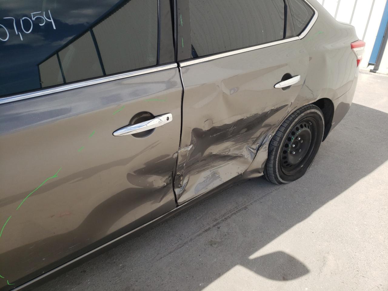 Photo 9 from auction – 2015 NISSAN SENTRA S with VIN 3N1AB7AP1FL683988