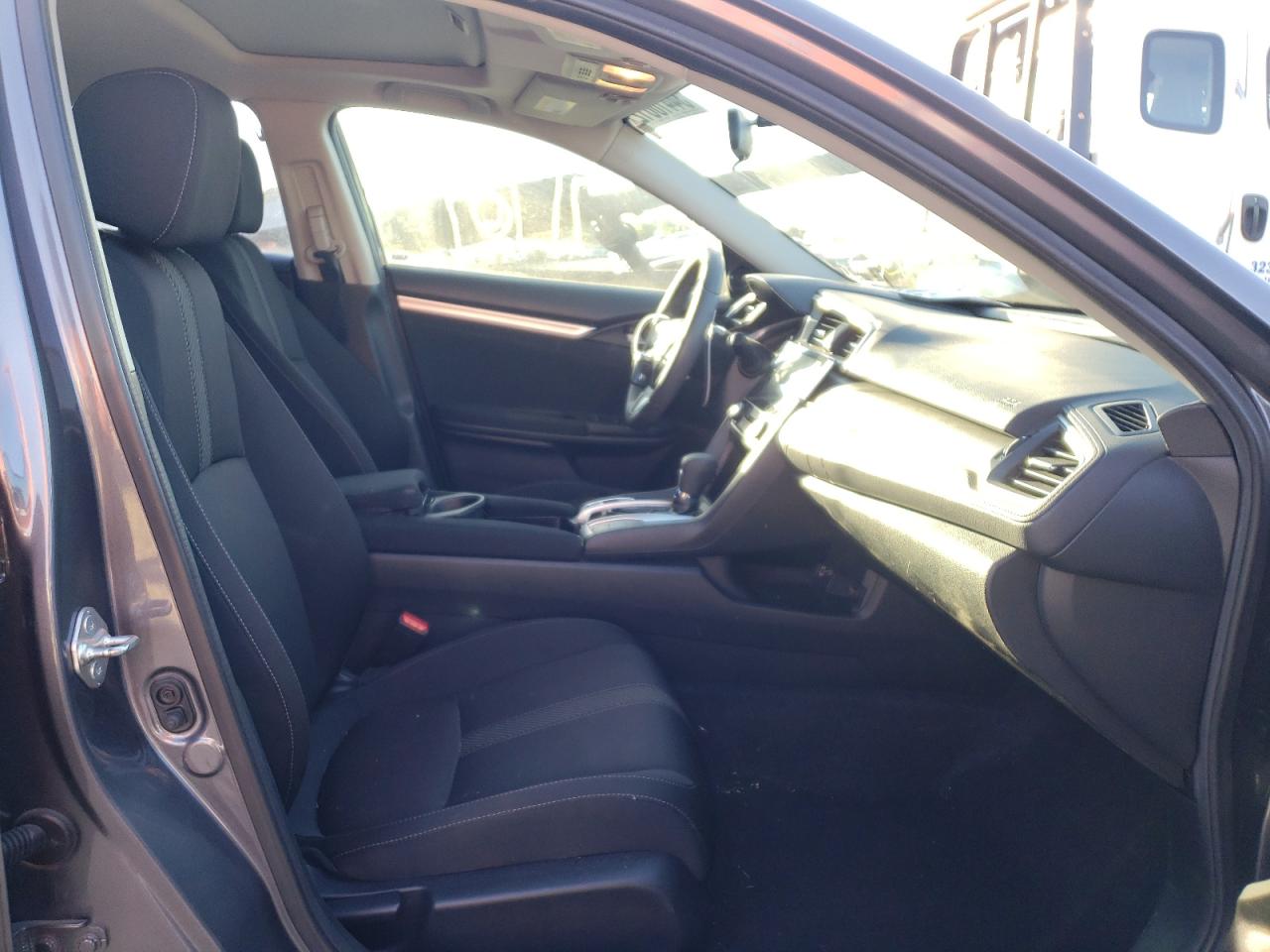 Photo 5 from auction – 2018 HONDA CIVIC with VIN 2HGFC2F78JH517191
