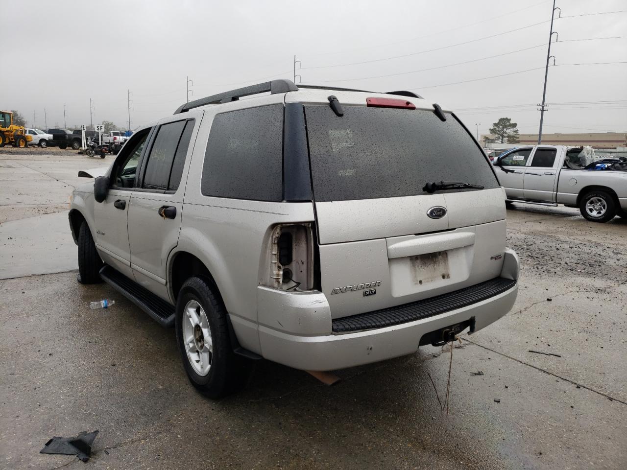 Photo 3 from auction – 2005 FORD EXPLORER X with VIN 1FMZU63K05UB41979