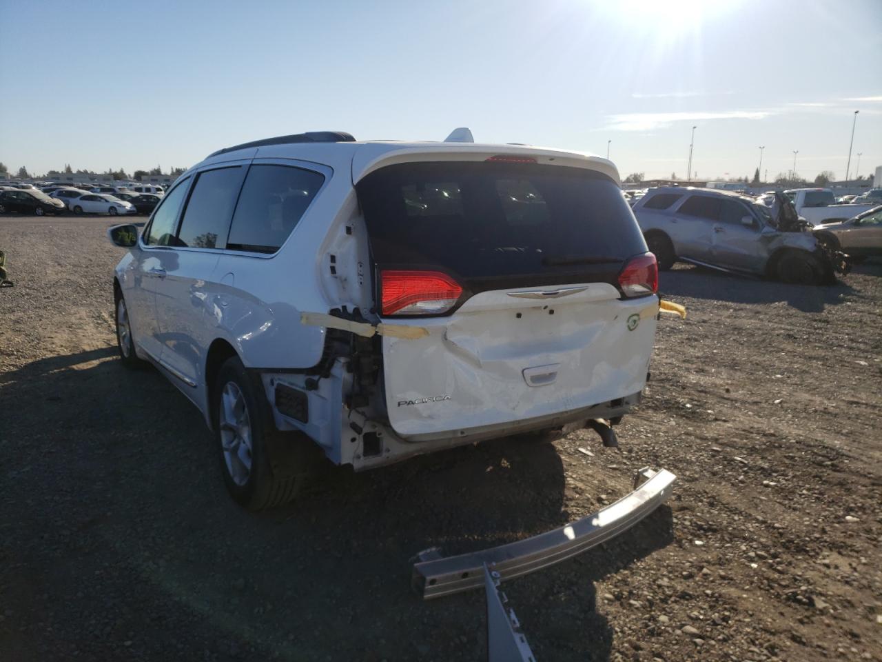 Photo 3 from auction – 2017 CHRYSLER PACIFICA T with VIN 2C4RC1BG9HR831528