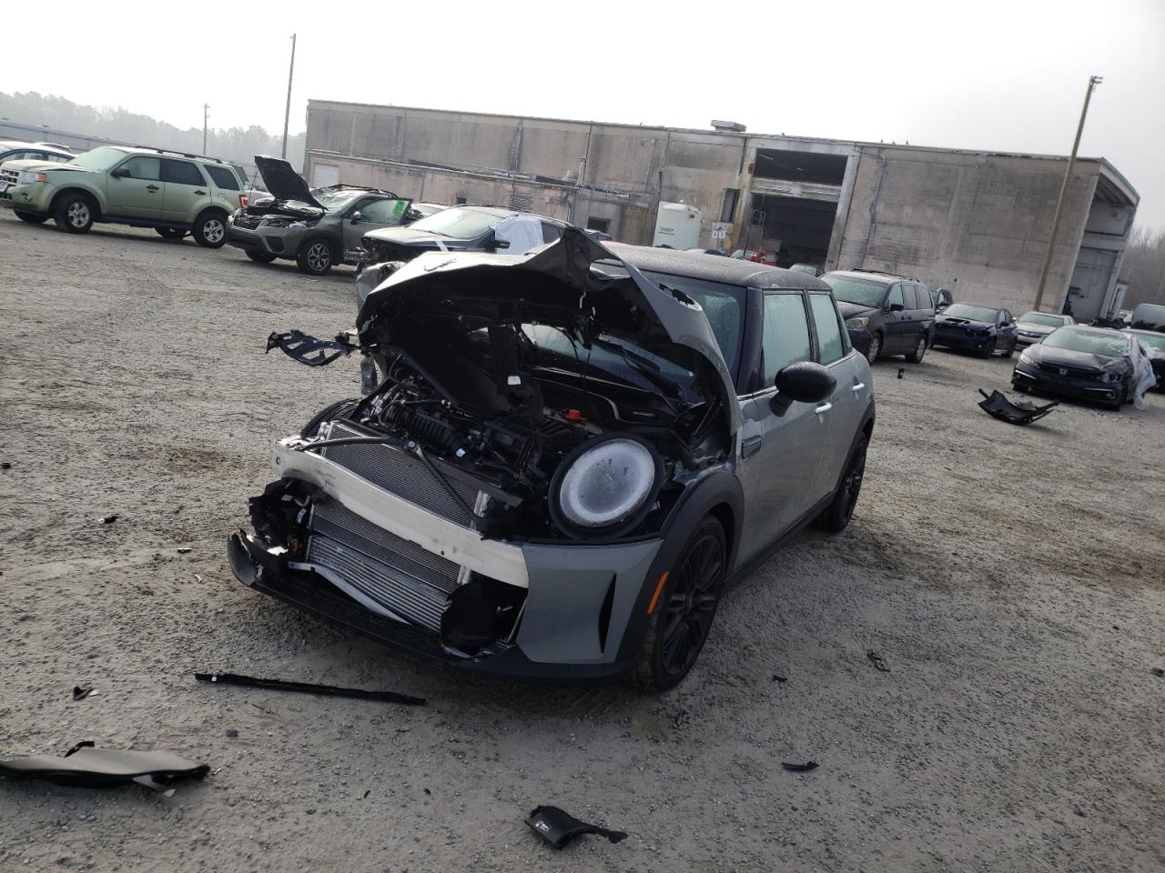 Photo 2 from auction – 2022 MINI COOPER with VIN WMW33DK05N2R62618