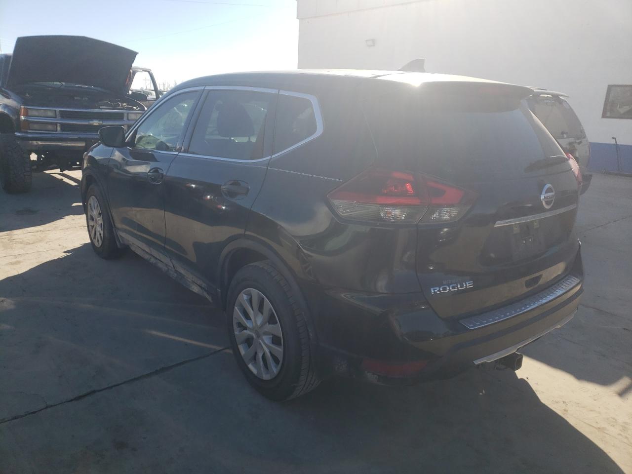Photo 3 from auction – 2018 NISSAN ROGUE S with VIN KNMAT2MT2JP502769