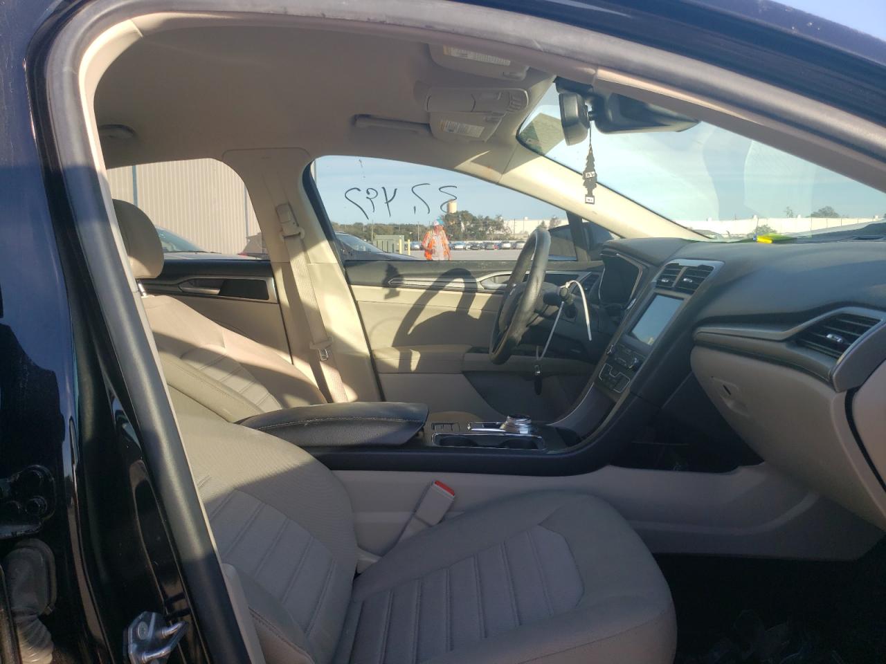 Photo 5 from auction – 2020 FORD FUSION SE with VIN 3FA6P0HD5LR134946