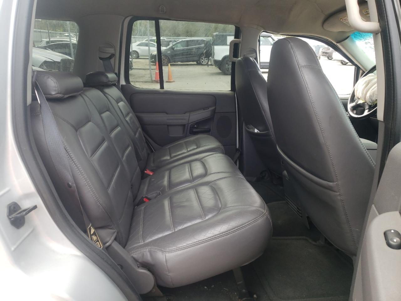 Photo 6 from auction – 2002 FORD EXPLORER X with VIN 1FMZU63EX2UB62053