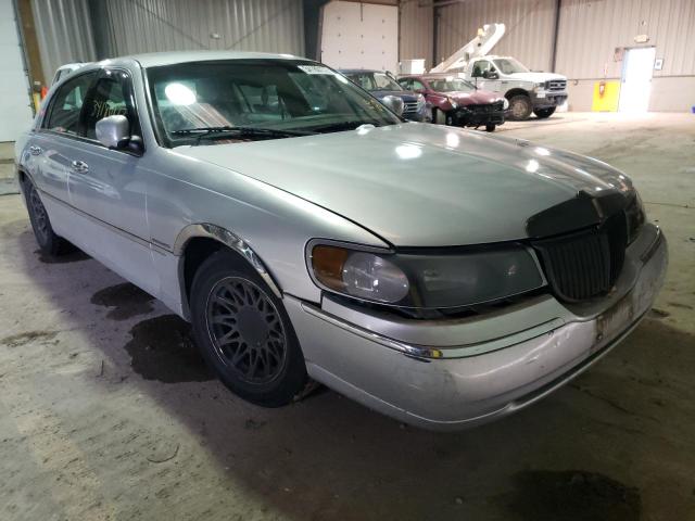 LINCOLN TOWN CAR S 2000 with VIN 1LNHM82W7YY919476 - Photo from auction