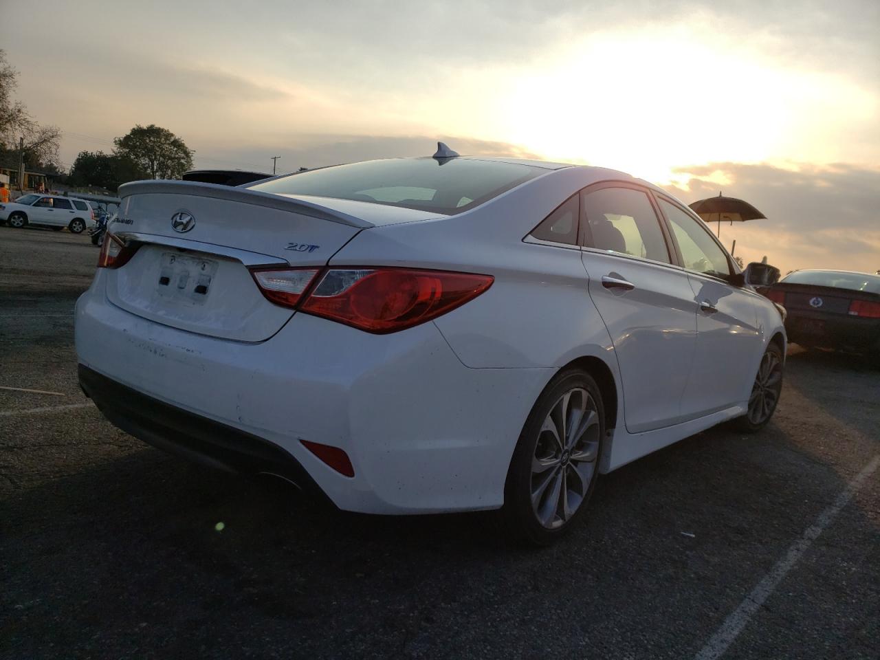 Photo 4 from auction – 2014 HYUNDAI SONATA SE with VIN 5NPEC4AB7EH903681
