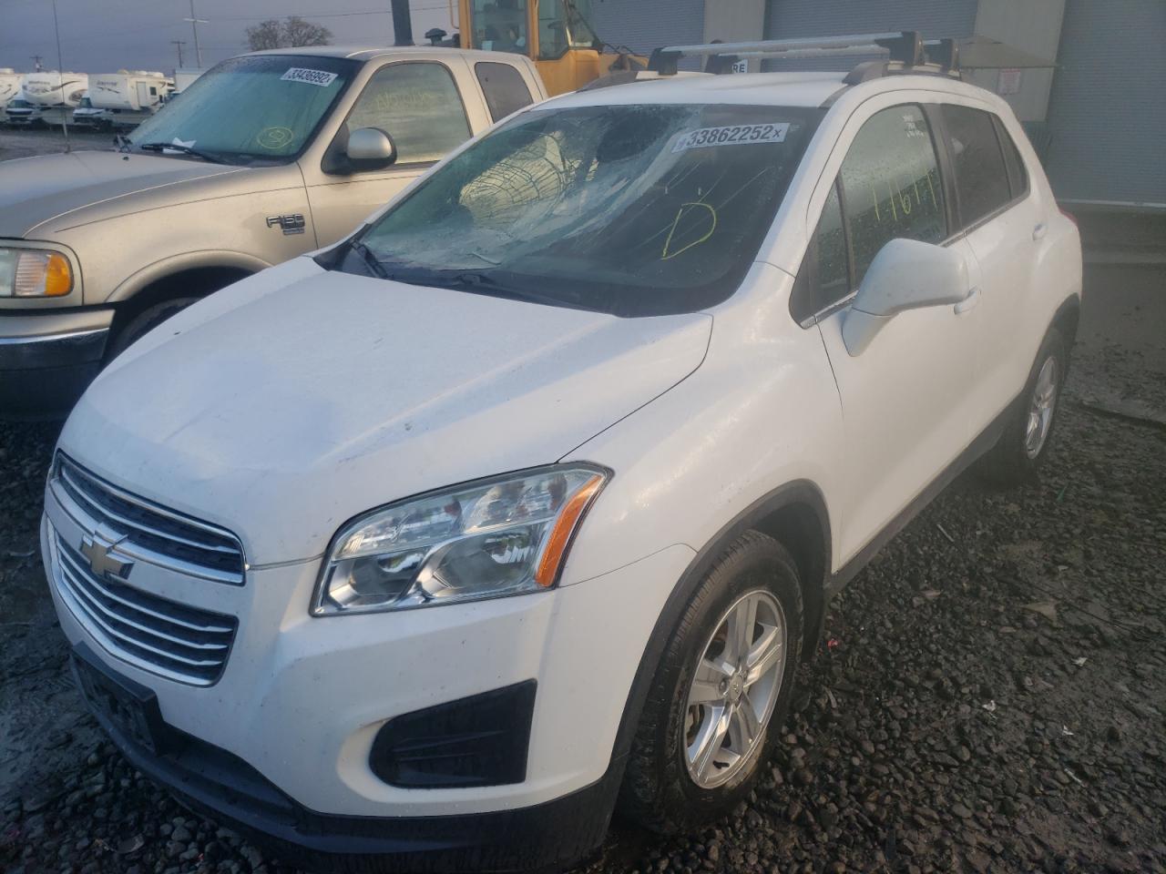 Фото 2 с аукциона – 2015 CHEVROLET TRAX 1LT с VIN 3GNCJLSB4FL240701